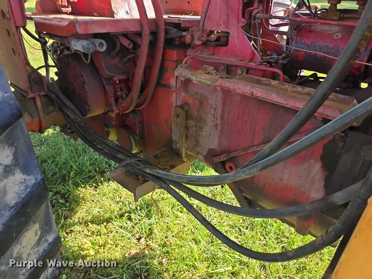 image for item DZ6385 International Harvester 756D tractor