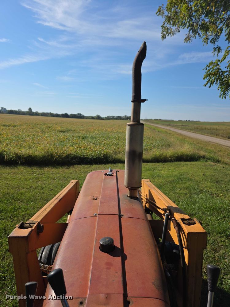 image for item DZ6385 International Harvester 756D tractor