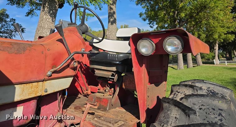 image for item DZ6385 International Harvester 756D tractor