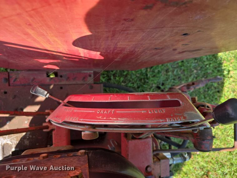 image for item DZ6385 International Harvester 756D tractor