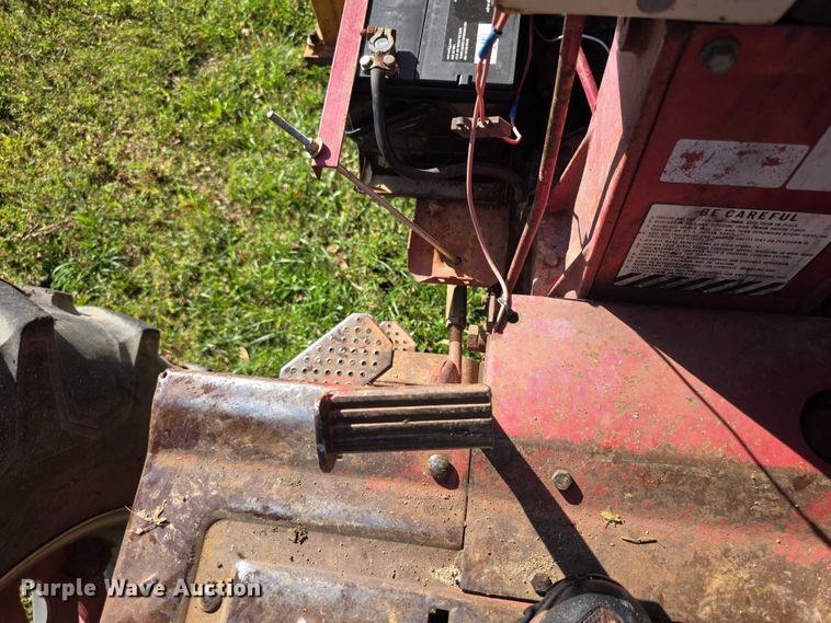 image for item DZ6385 International Harvester 756D tractor