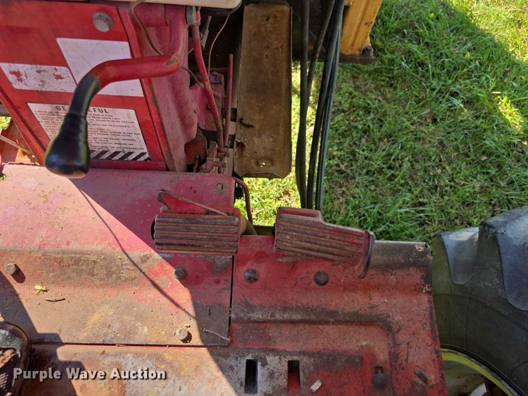 image for item DZ6385 International Harvester 756D tractor