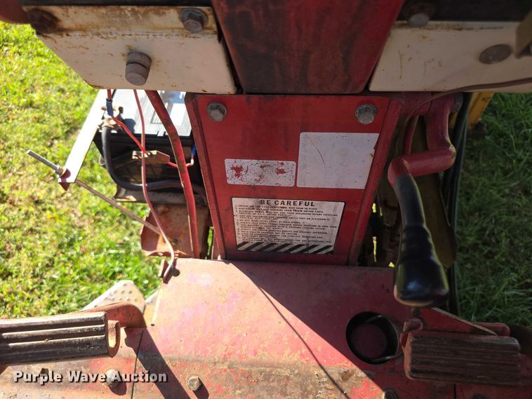 image for item DZ6385 International Harvester 756D tractor