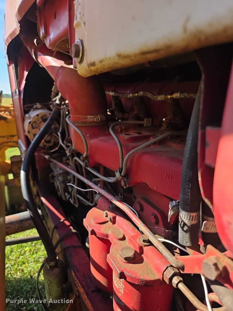 image for item DZ6385 International Harvester 756D tractor