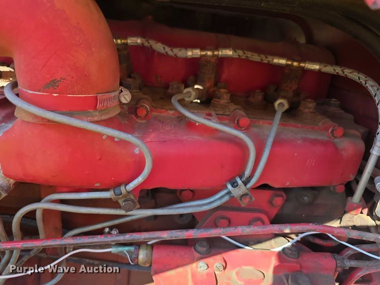 image for item DZ6385 International Harvester 756D tractor