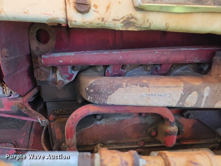 image for item DZ6385 International Harvester 756D tractor