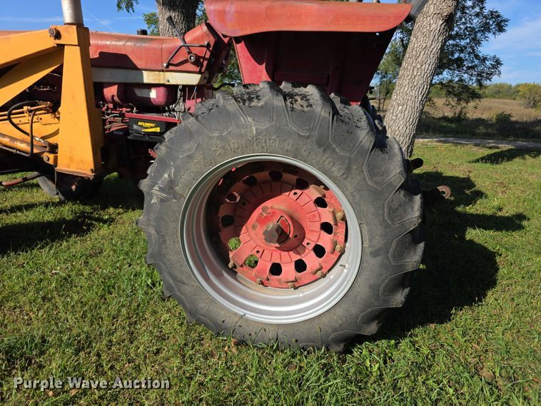 image for item DZ6385 International Harvester 756D tractor