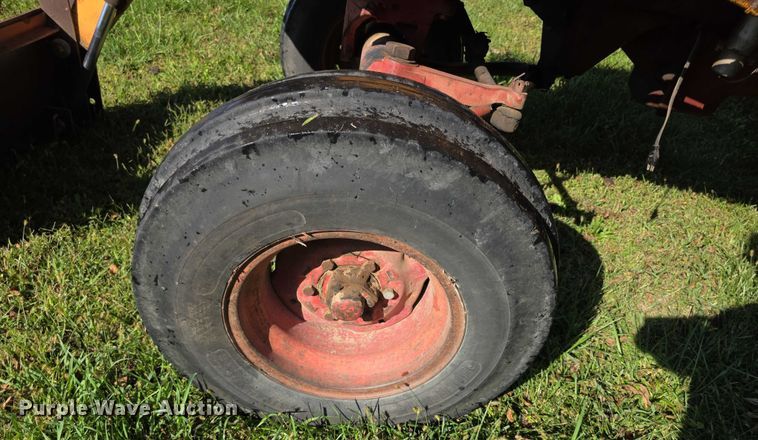 image for item DZ6385 International Harvester 756D tractor