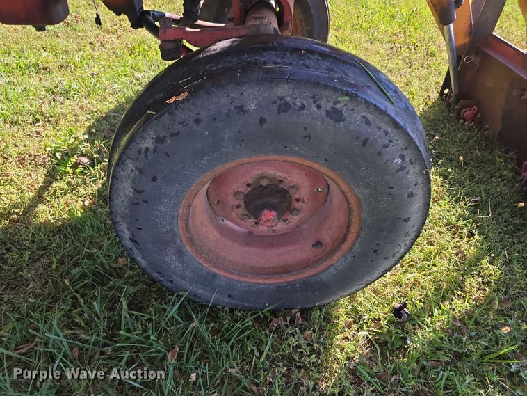 image for item DZ6385 International Harvester 756D tractor