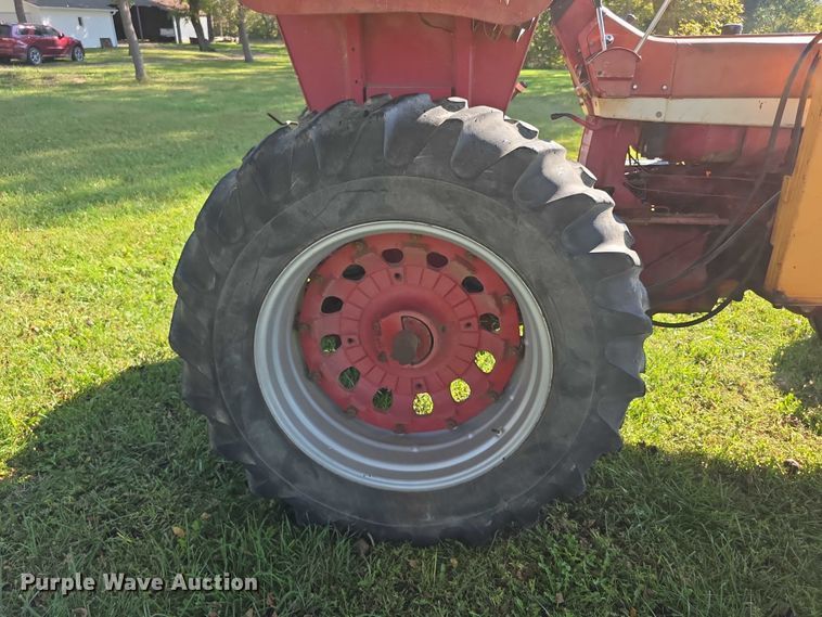 image for item DZ6385 International Harvester 756D tractor