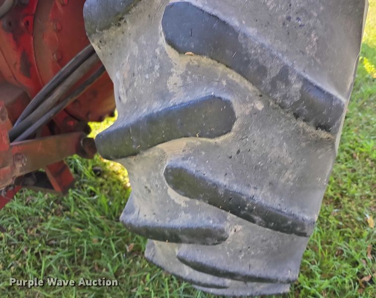 image for item DZ6385 International Harvester 756D tractor