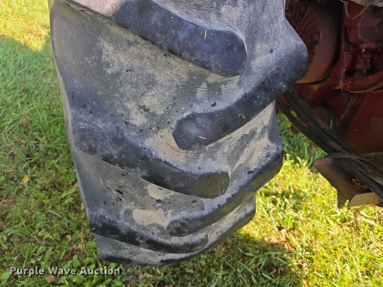 image for item DZ6385 International Harvester 756D tractor