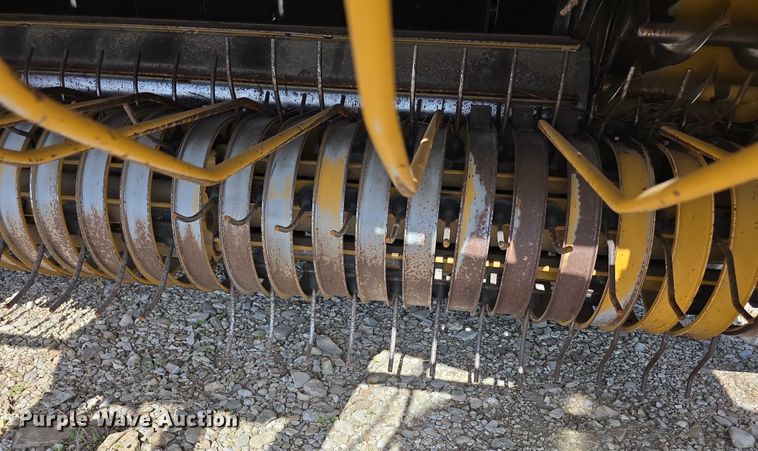 image for item DZ6386 2006 Vermeer  605M DCF Wide pickup round baler