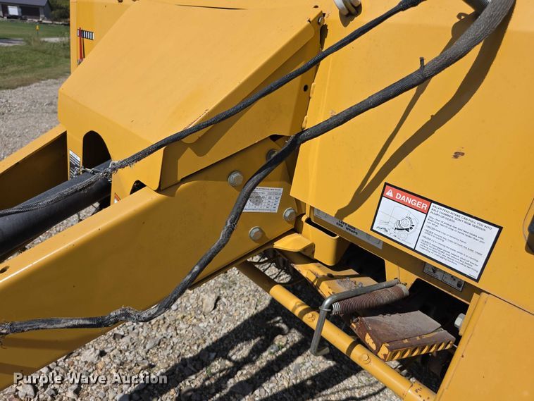 image for item DZ6386 2006 Vermeer  605M DCF Wide pickup round baler