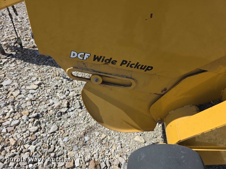 image for item DZ6386 2006 Vermeer  605M DCF Wide pickup round baler