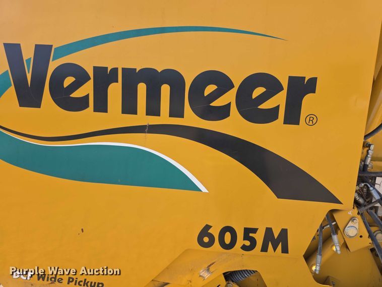 image for item DZ6386 2006 Vermeer  605M DCF Wide pickup round baler