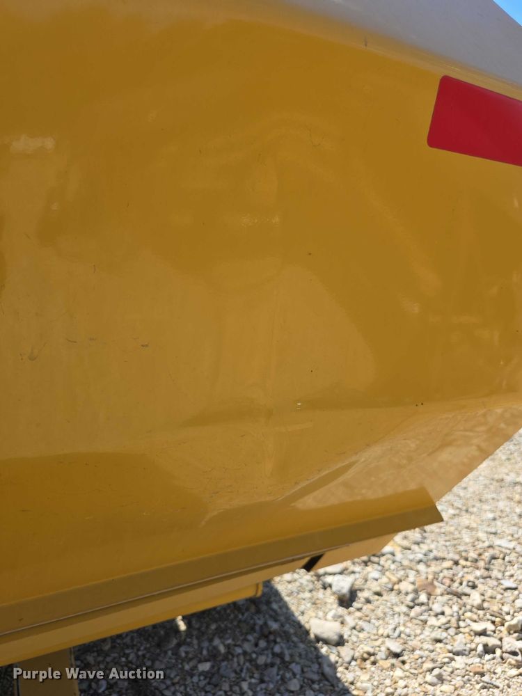 image for item DZ6386 2006 Vermeer  605M DCF Wide pickup round baler