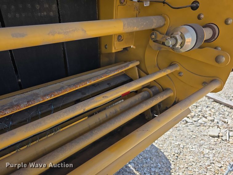 image for item DZ6386 2006 Vermeer  605M DCF Wide pickup round baler