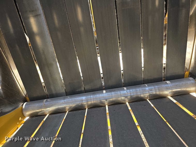 image for item DZ6386 2006 Vermeer  605M DCF Wide pickup round baler