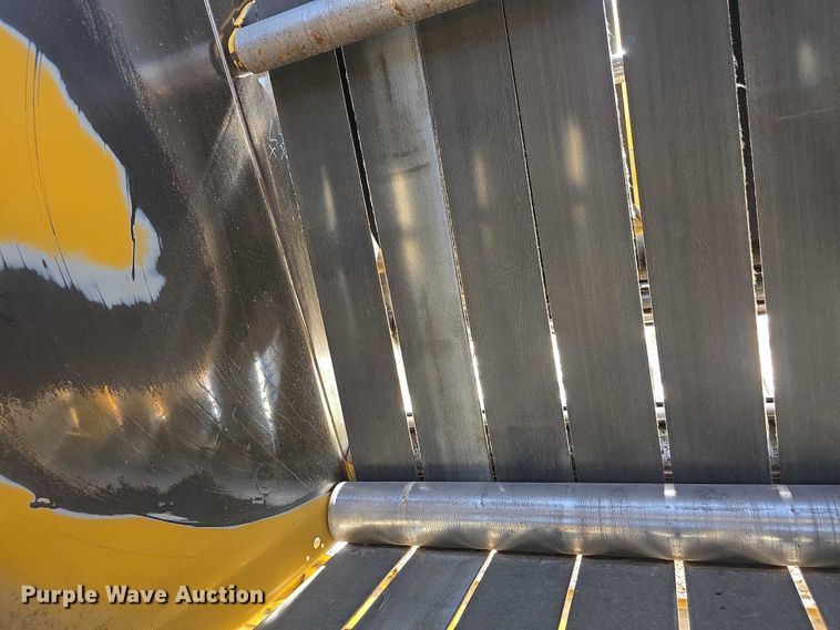 image for item DZ6386 2006 Vermeer  605M DCF Wide pickup round baler