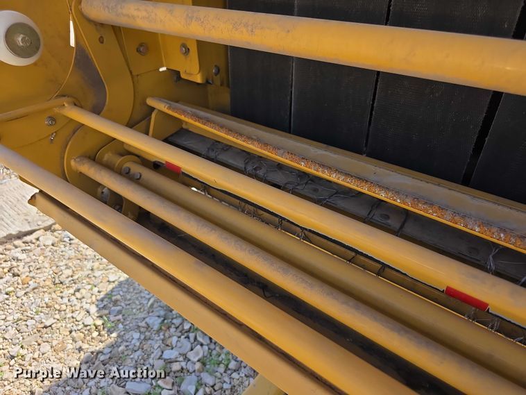 image for item DZ6386 2006 Vermeer  605M DCF Wide pickup round baler