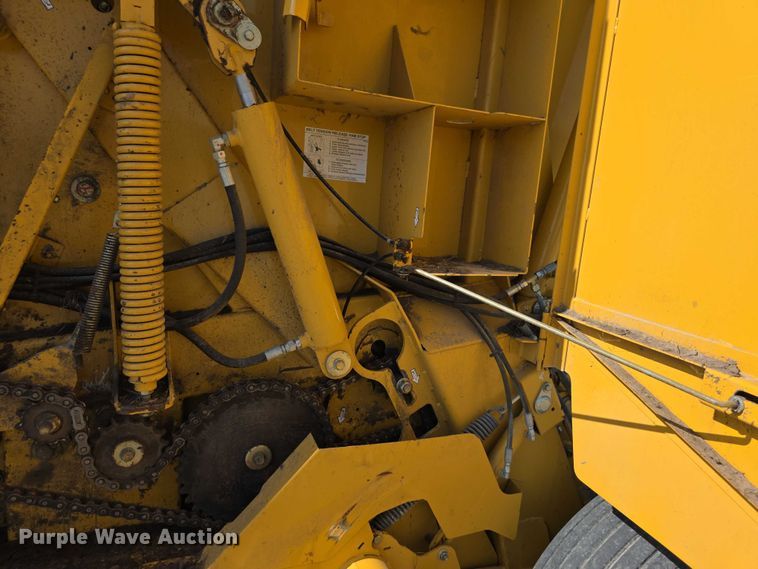image for item DZ6386 2006 Vermeer  605M DCF Wide pickup round baler
