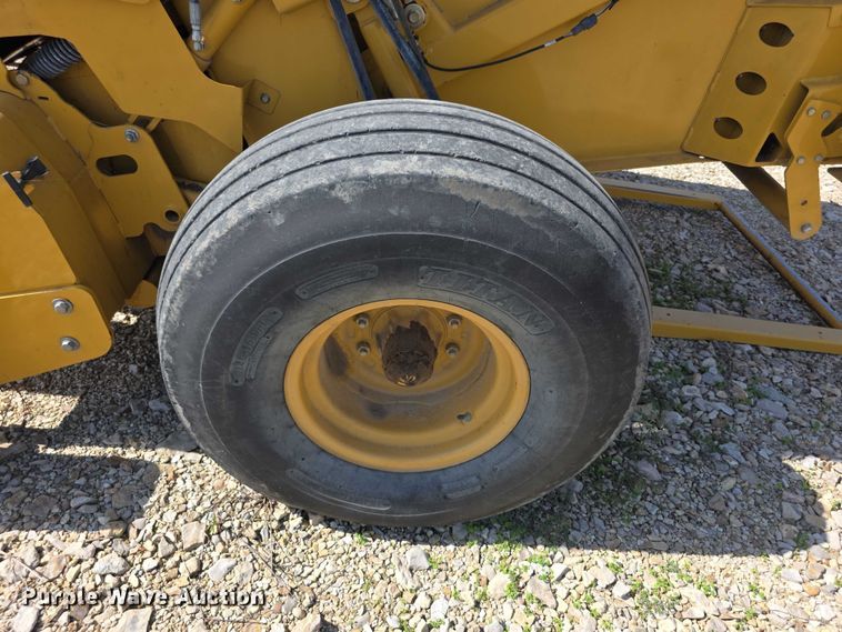 image for item DZ6386 2006 Vermeer  605M DCF Wide pickup round baler