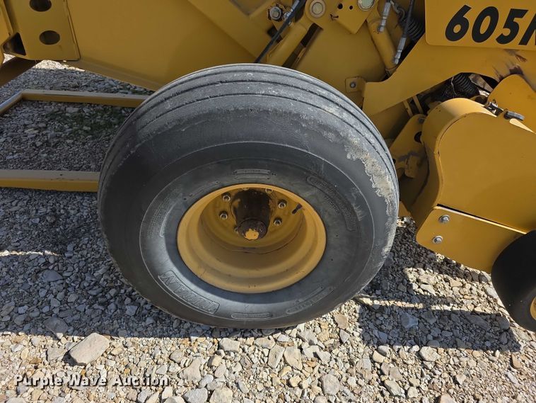 image for item DZ6386 2006 Vermeer  605M DCF Wide pickup round baler