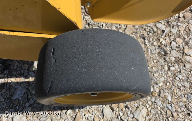 image for item DZ6386 2006 Vermeer  605M DCF Wide pickup round baler