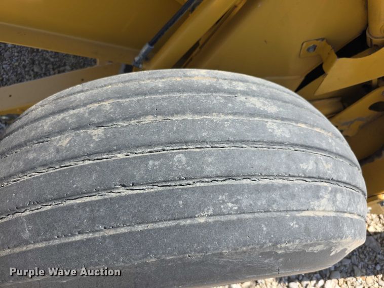 image for item DZ6386 2006 Vermeer  605M DCF Wide pickup round baler