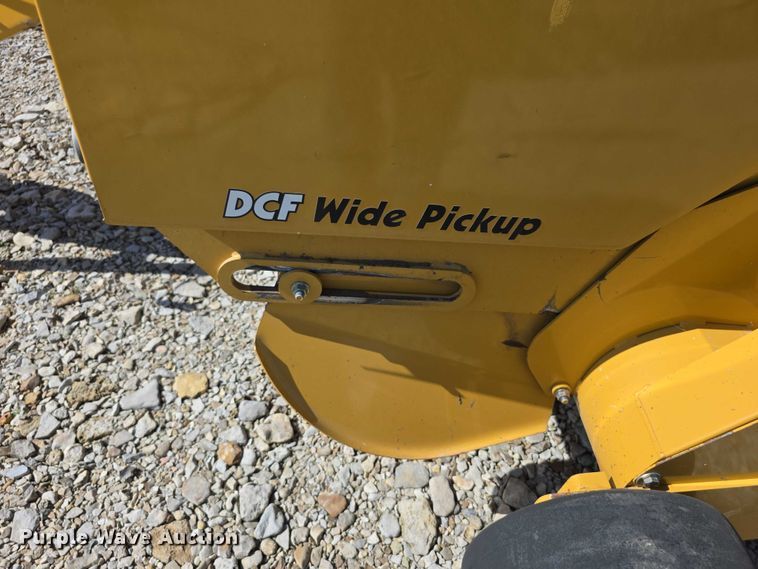image for item DZ6387 2008 Vermeer  604M DCF Wide pickup round baler