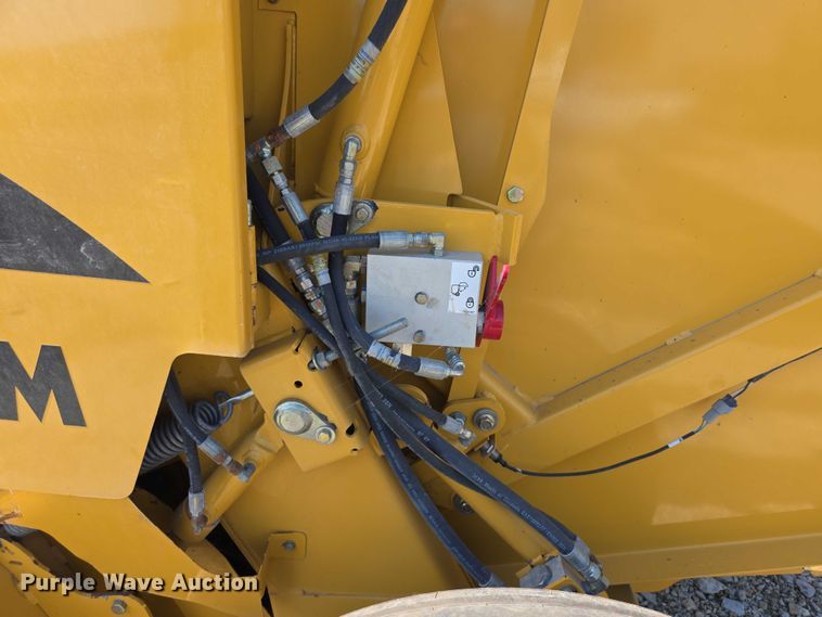 image for item DZ6387 2008 Vermeer  604M DCF Wide pickup round baler