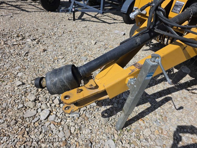 image for item DZ6387 2008 Vermeer  604M DCF Wide pickup round baler