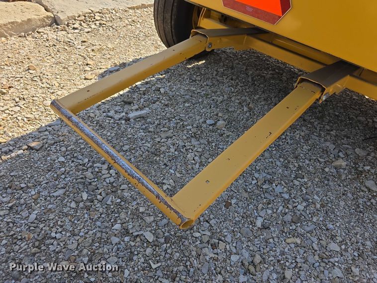 image for item DZ6387 2008 Vermeer  604M DCF Wide pickup round baler