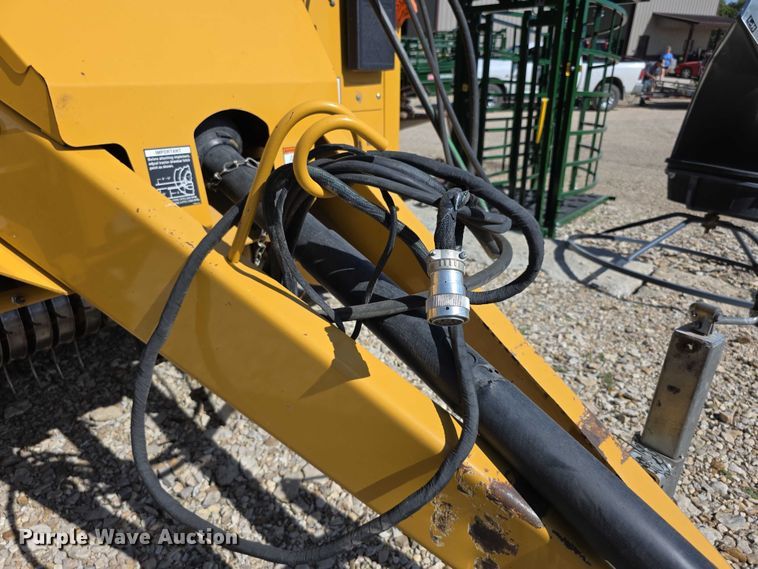 image for item DZ6387 2008 Vermeer  604M DCF Wide pickup round baler