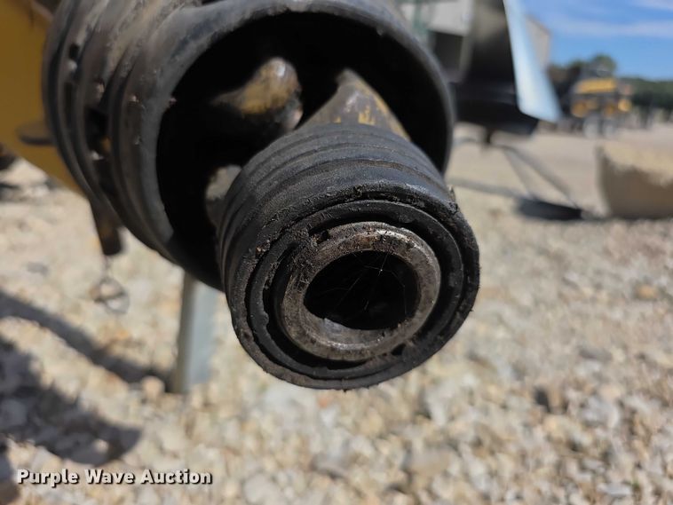 image for item DZ6387 2008 Vermeer  604M DCF Wide pickup round baler