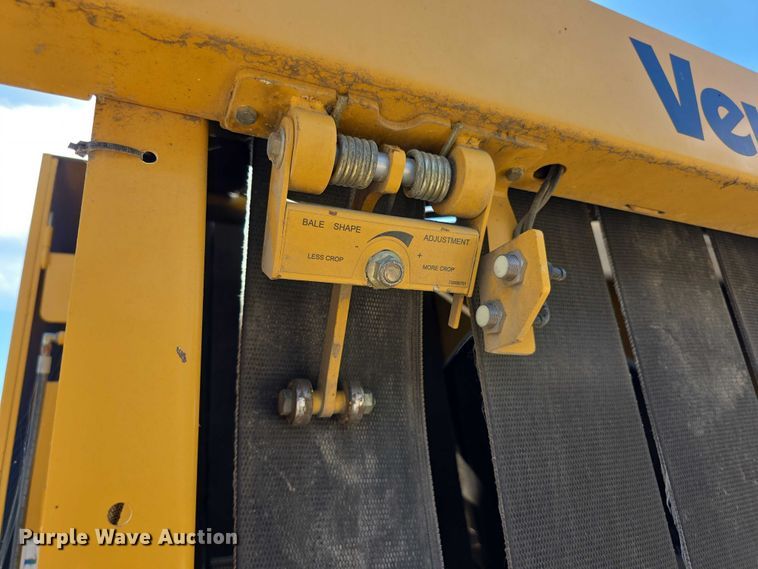 image for item DZ6387 2008 Vermeer  604M DCF Wide pickup round baler