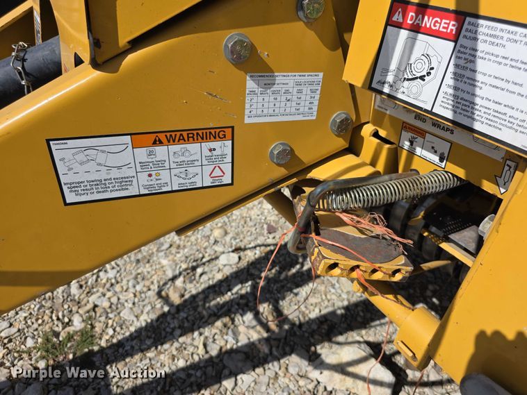 image for item DZ6387 2008 Vermeer  604M DCF Wide pickup round baler