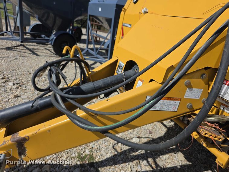 image for item DZ6387 2008 Vermeer  604M DCF Wide pickup round baler