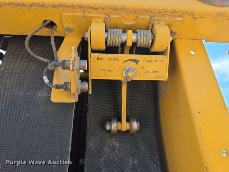 image for item DZ6387 2008 Vermeer  604M DCF Wide pickup round baler