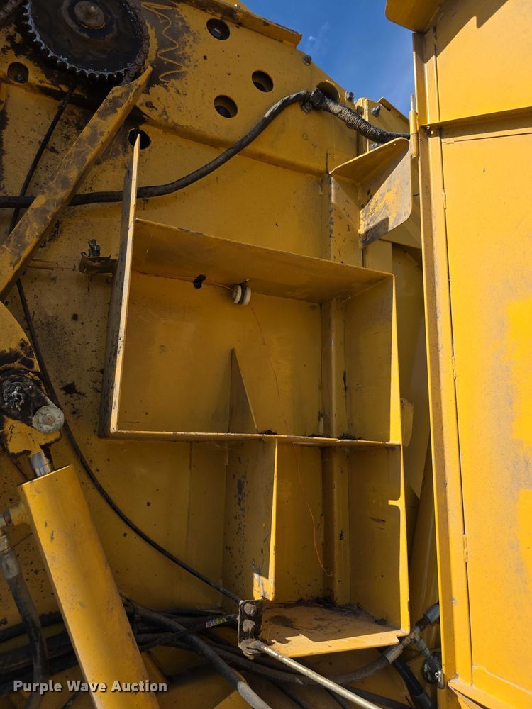 image for item DZ6387 2008 Vermeer  604M DCF Wide pickup round baler