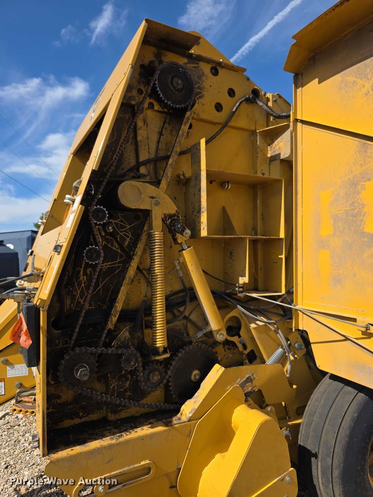 image for item DZ6387 2008 Vermeer  604M DCF Wide pickup round baler