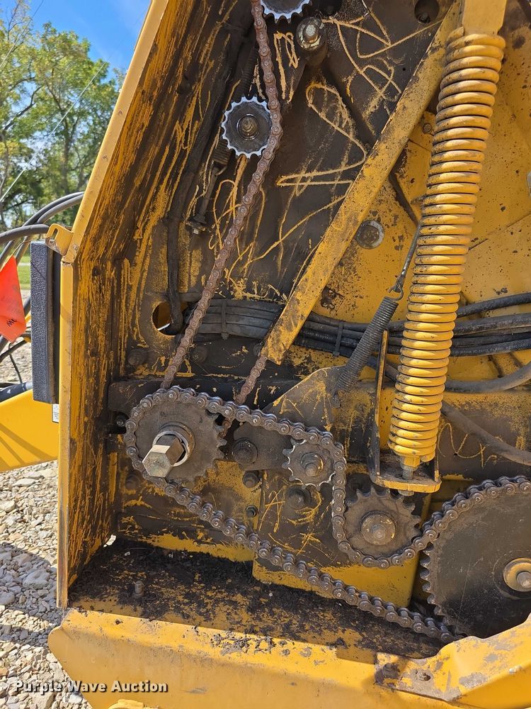 image for item DZ6387 2008 Vermeer  604M DCF Wide pickup round baler