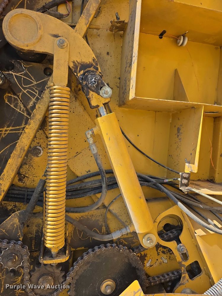 image for item DZ6387 2008 Vermeer  604M DCF Wide pickup round baler