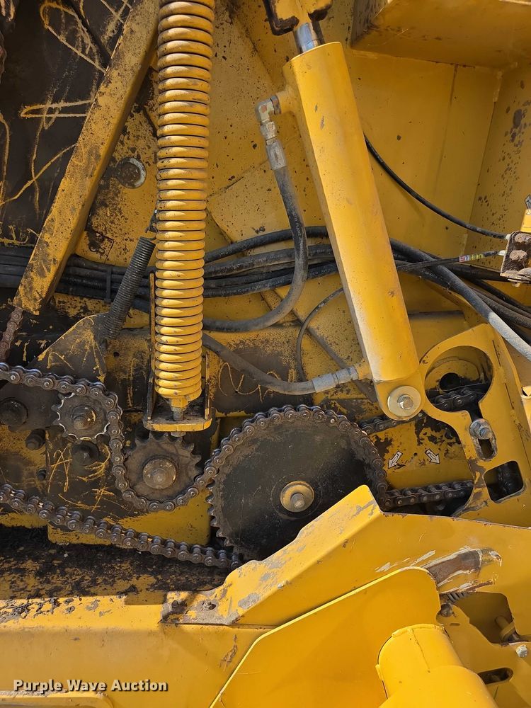 image for item DZ6387 2008 Vermeer  604M DCF Wide pickup round baler