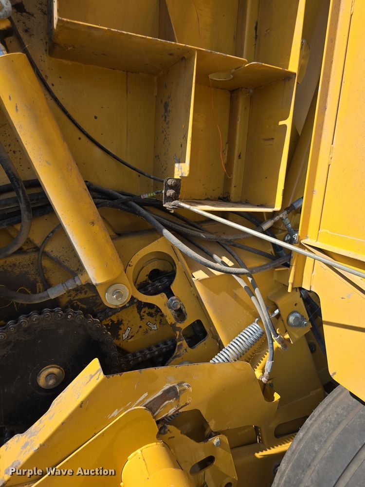 image for item DZ6387 2008 Vermeer  604M DCF Wide pickup round baler