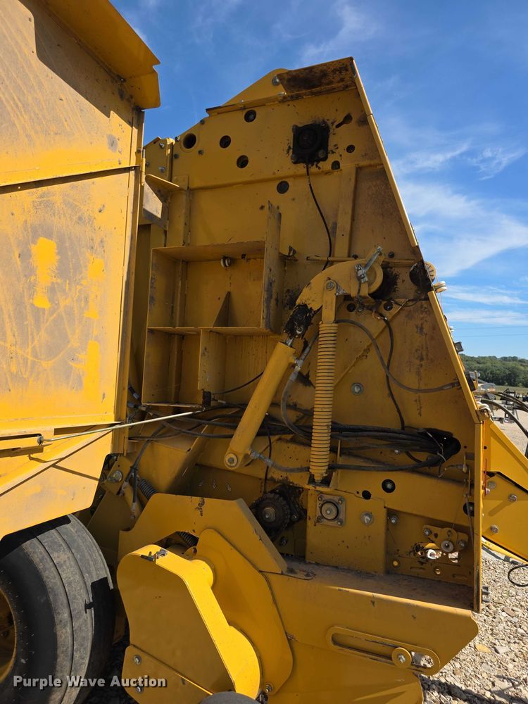 image for item DZ6387 2008 Vermeer  604M DCF Wide pickup round baler