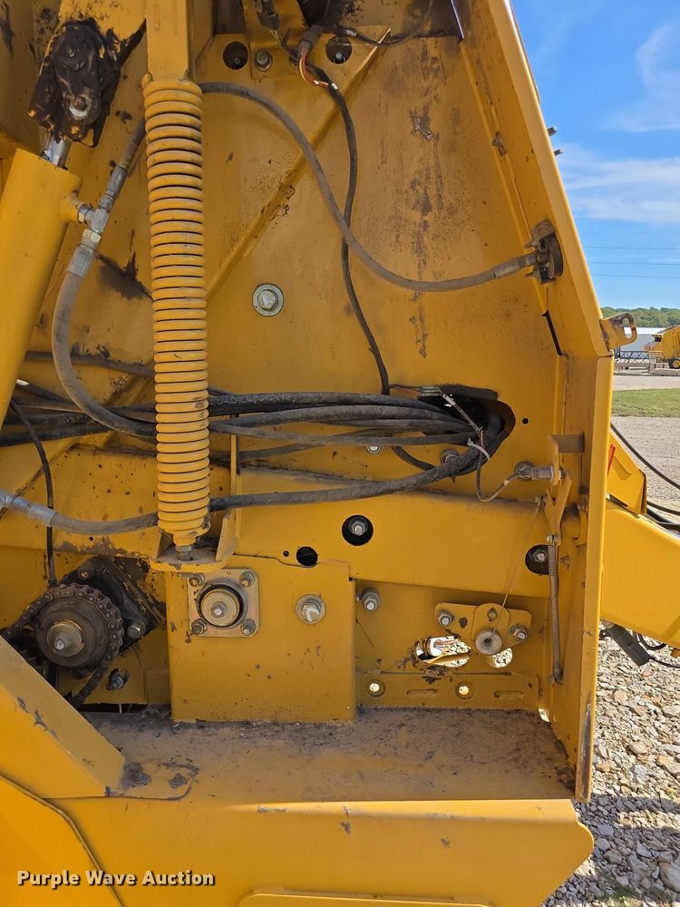 image for item DZ6387 2008 Vermeer  604M DCF Wide pickup round baler