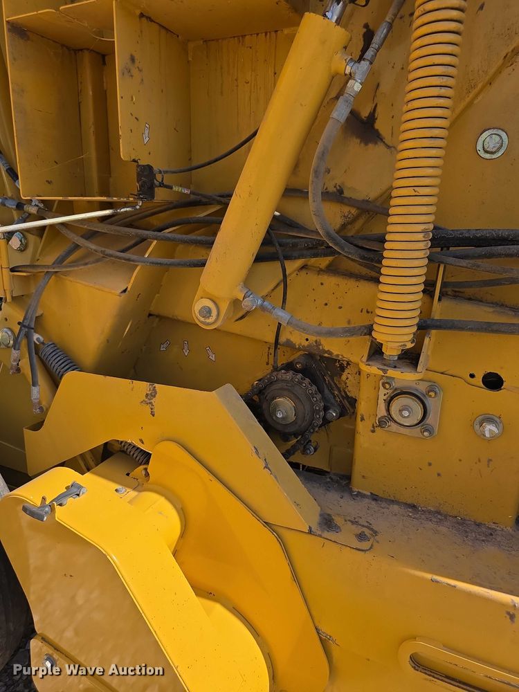 image for item DZ6387 2008 Vermeer  604M DCF Wide pickup round baler