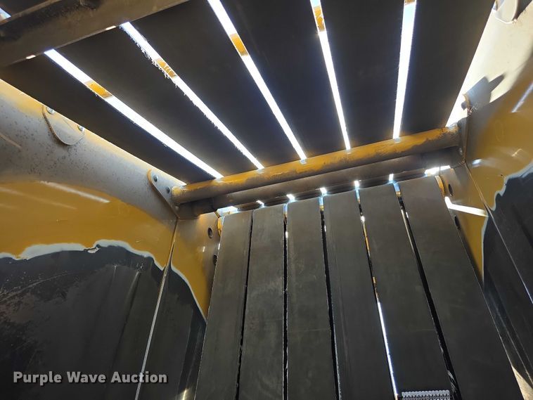 image for item DZ6387 2008 Vermeer  604M DCF Wide pickup round baler